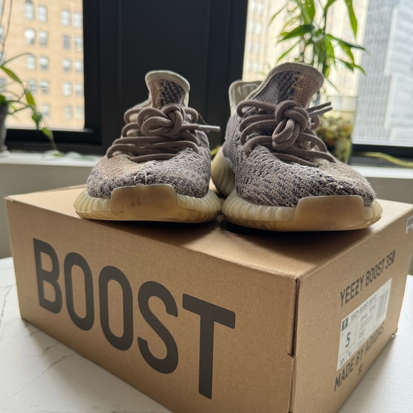 Yeezy Boost 350 V2 'Ash Pearl' – Size US 5 M - Picture 2 of 6